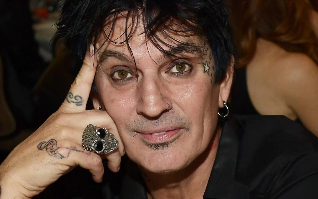 Tommy Lee Aplasta A Músicos Por Promocionarse En Medio Del Fuego