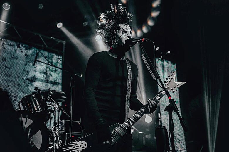 Static – X Comparte Imágenes de ‘Down’