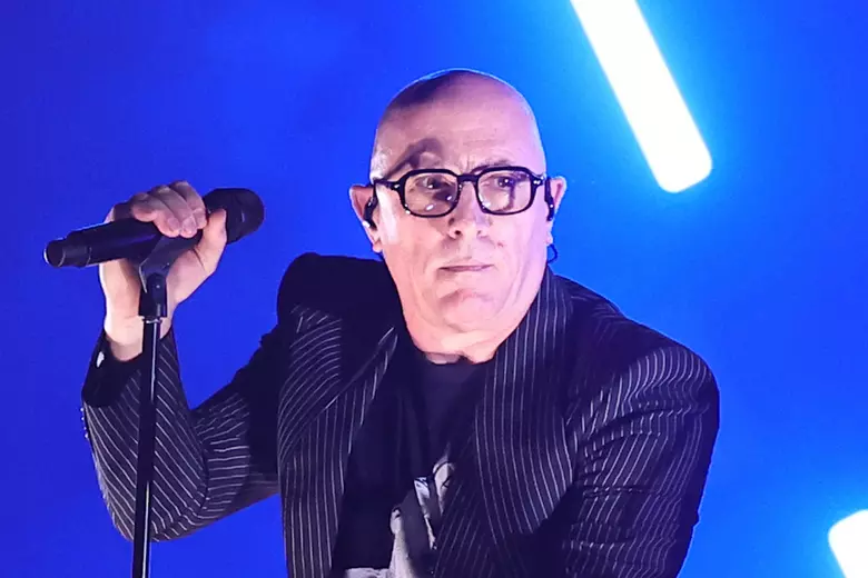 Maynard James Keenan Es Operado Y Envía Comunicado A Sus Fans